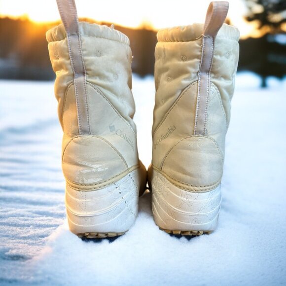 Columbia Women's Winter White Sierra Groove Water Resistant Snow Boots Size 6.5 - Picture 2 of 4